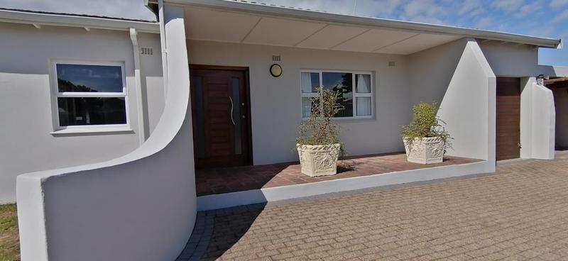 4 Bedroom Property for Sale in Flamingo Vlei Western Cape